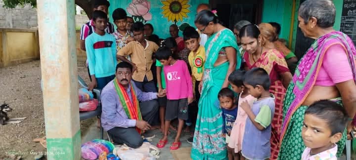 చెప్పుల పంపిణీ