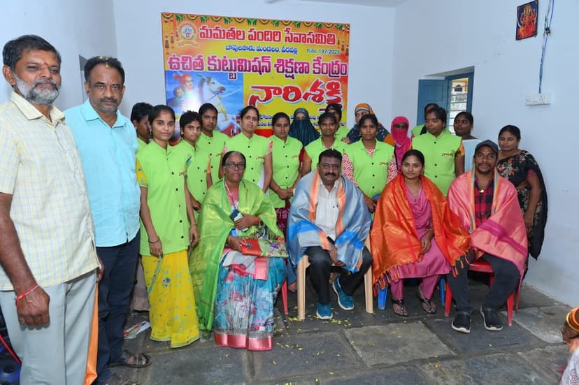 కుట్టు మిషన్ శిక్షణ కార్యక్రమం